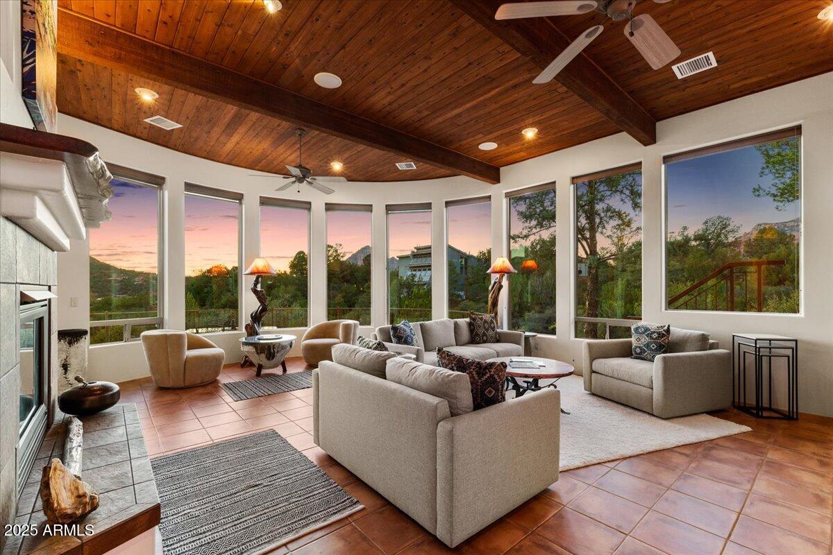 145 Highland Road Sedona, AZ 86336 - Photo 21 of 62 45-Living Room