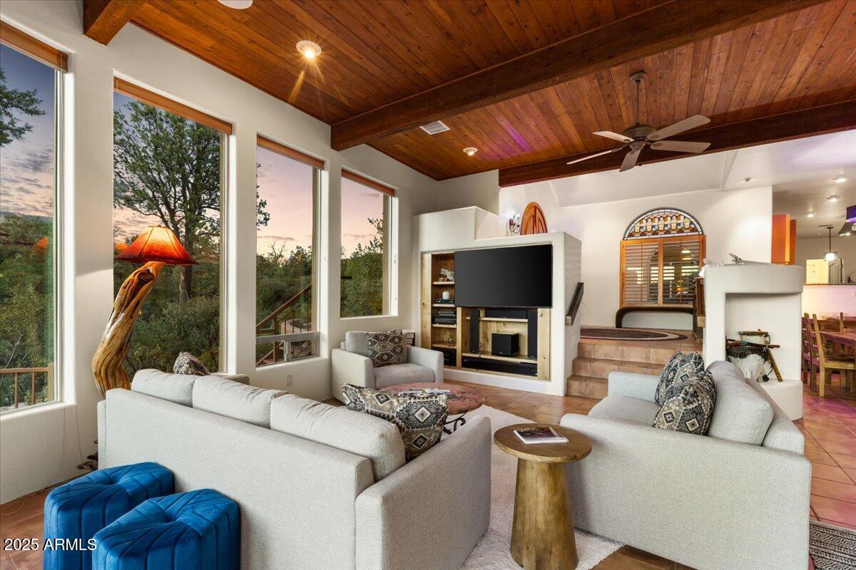 145 Highland Road Sedona, AZ 86336 - Photo 22 of 62 46-Living Room