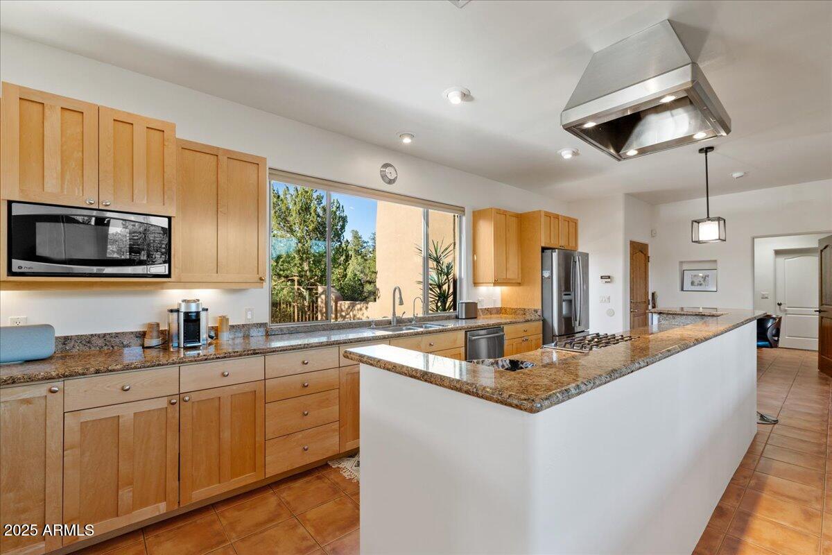 145 Highland Road Sedona, AZ 86336 - Photo 28 of 62 11-Kitchen