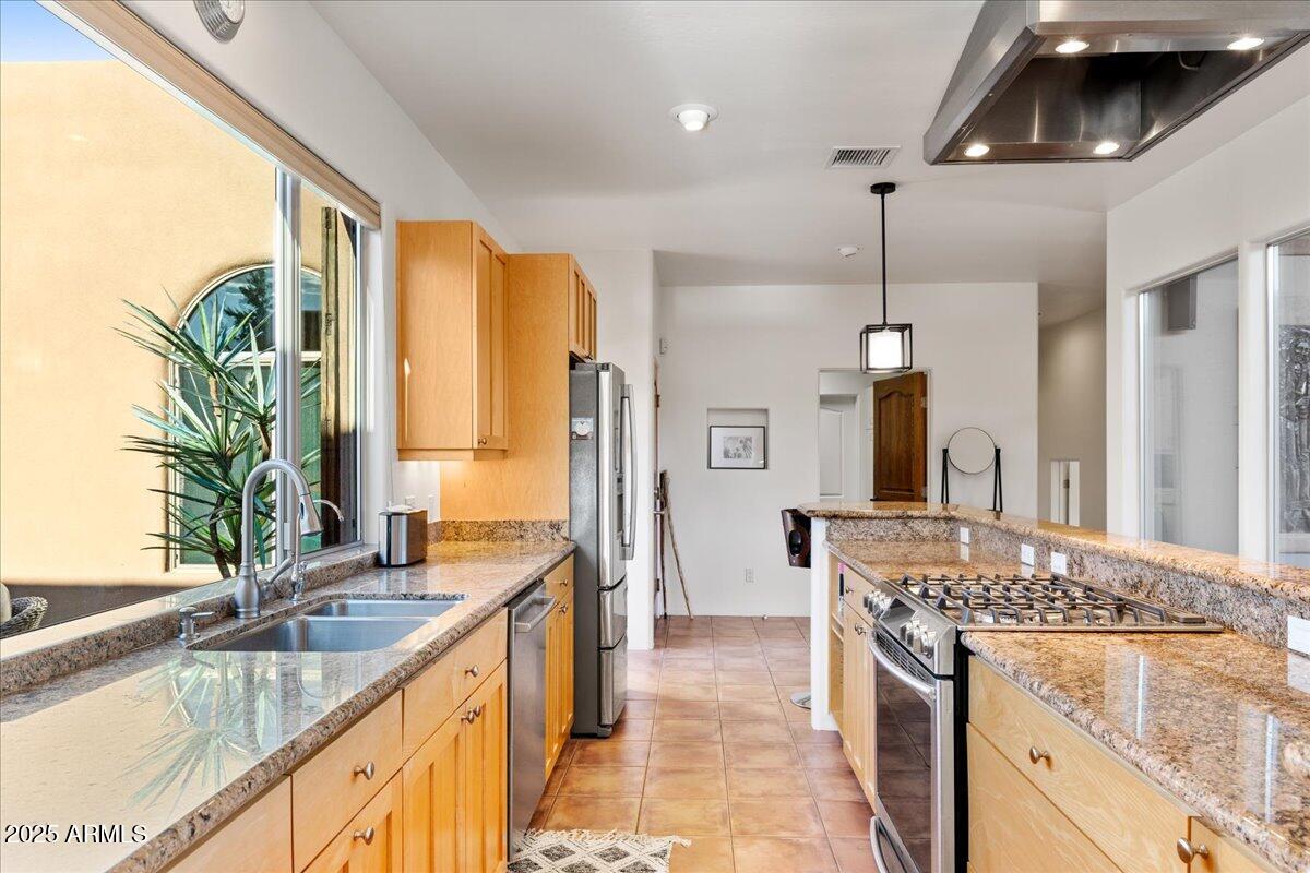 145 Highland Road Sedona, AZ 86336 - Photo 30 of 62 13-Kitchen
