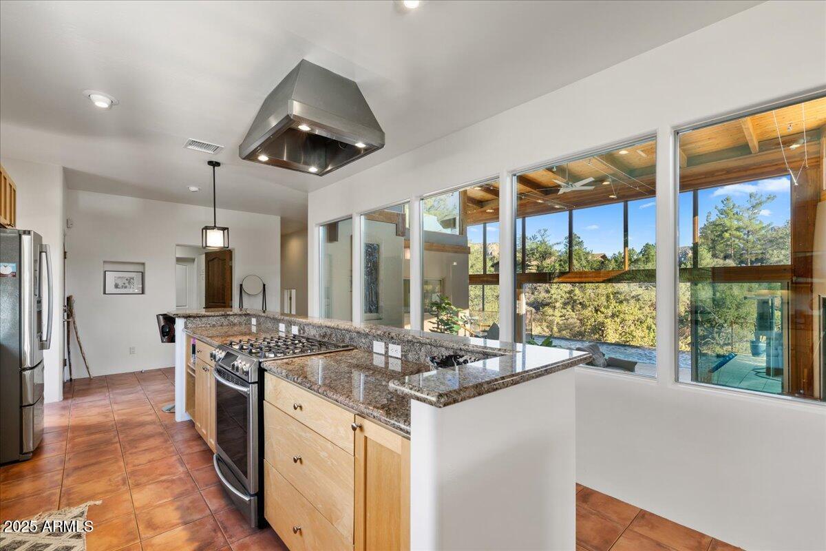 145 Highland Road Sedona, AZ 86336 - Photo 32 of 62 15-Kitchen