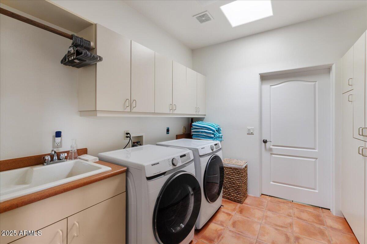 145 Highland Road Sedona, AZ 86336 - Photo 45 of 62 24-Laundry Room