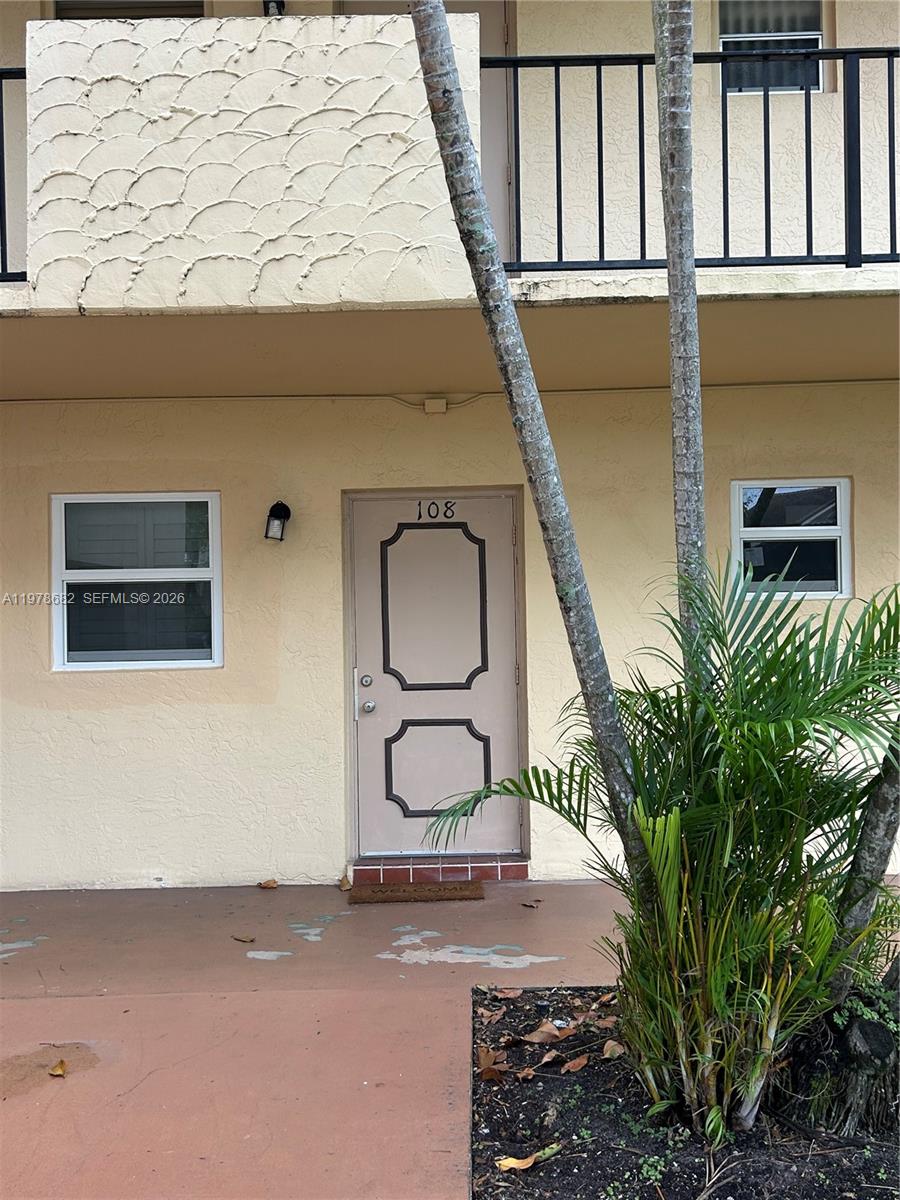 300 Berkley Road, Unit 108 Hollywood, FL 33024 - Photo 3 of 41