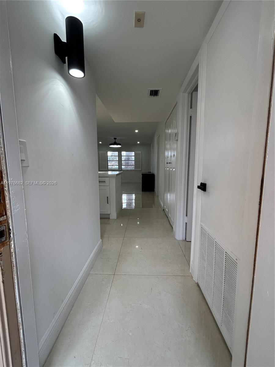 300 Berkley Road, Unit 108 Hollywood, FL 33024 - Photo 4 of 41