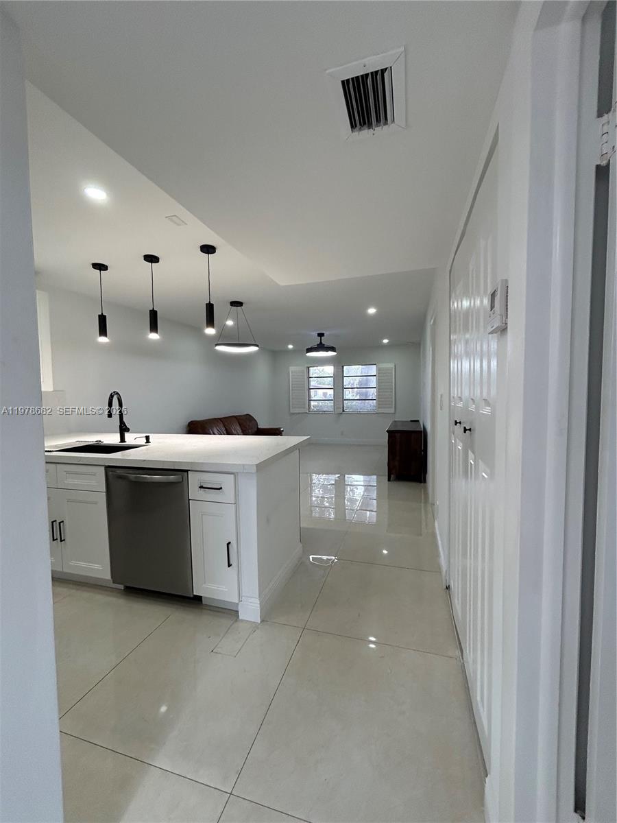 300 Berkley Road, Unit 108 Hollywood, FL 33024 - Photo 5 of 41