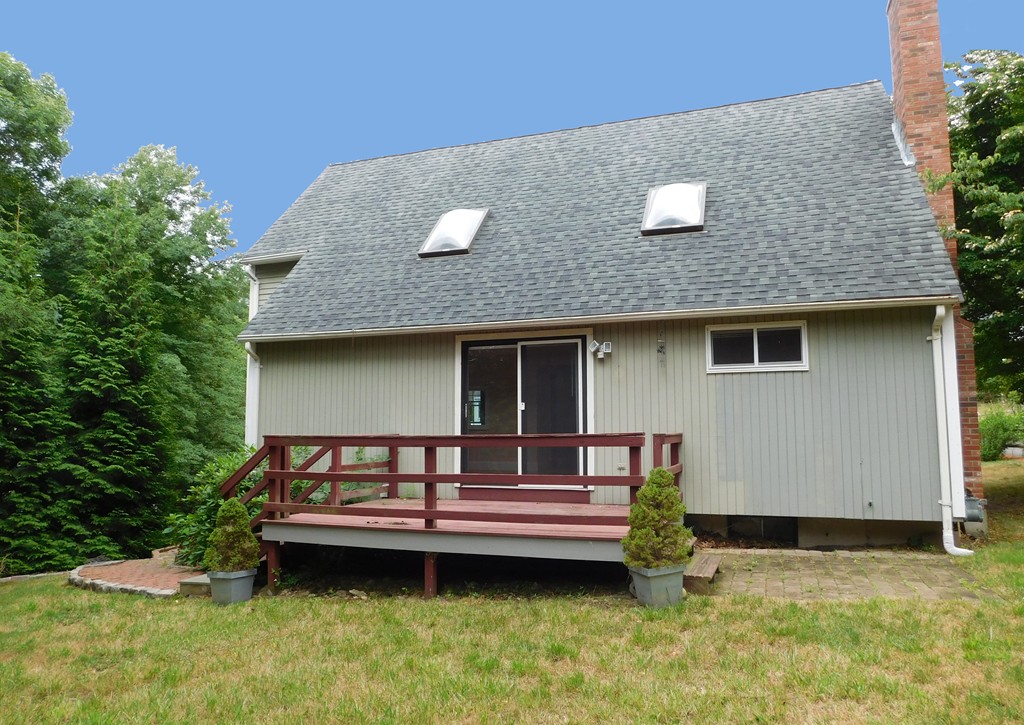 94 Greensboro Road Dedham, MA 02026 - Photo 3 of 28 Gallery Image 3