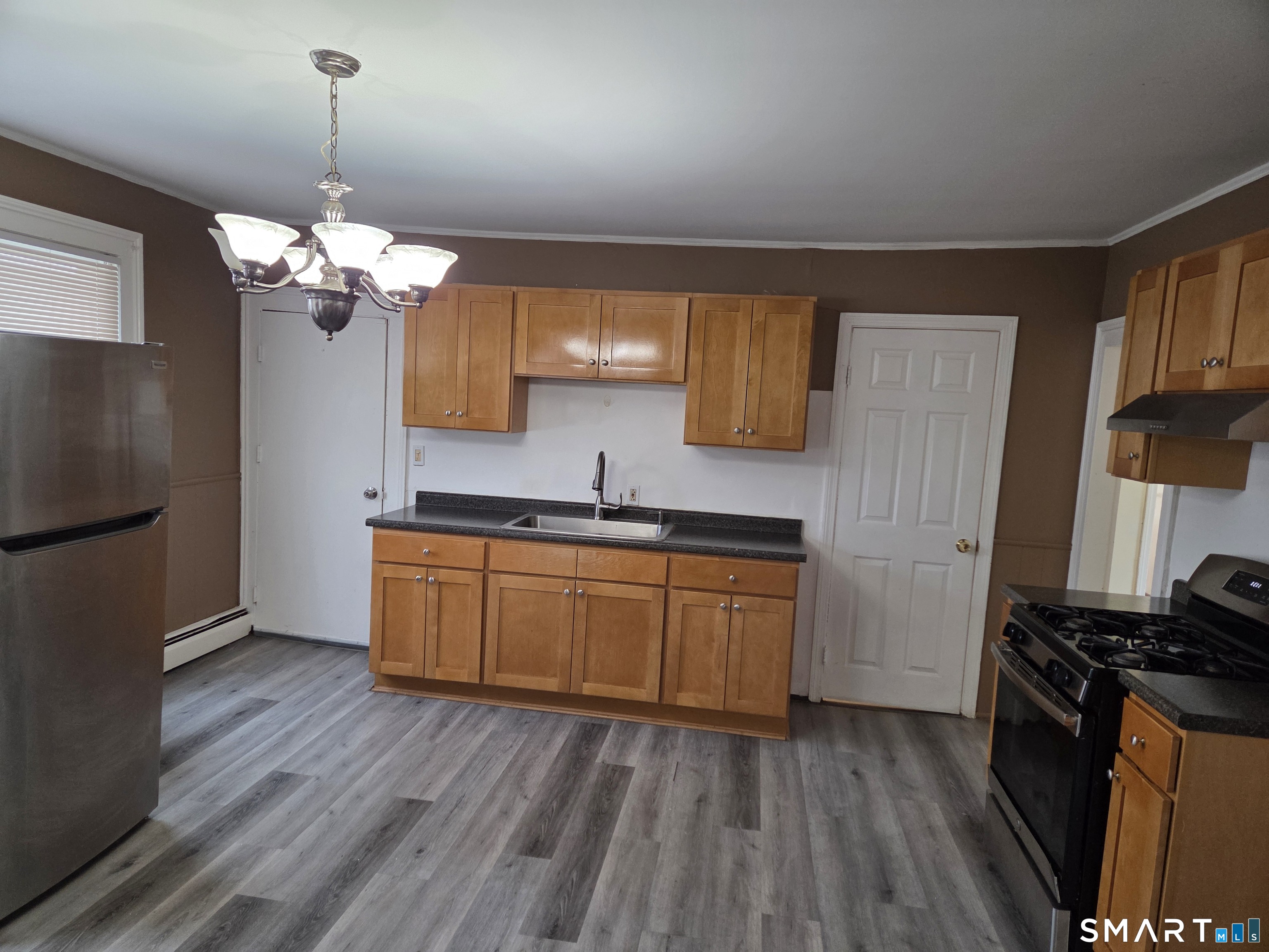 3 Botsford Street, Unit 2 Meriden, CT 06451 - Photo 3 of 27