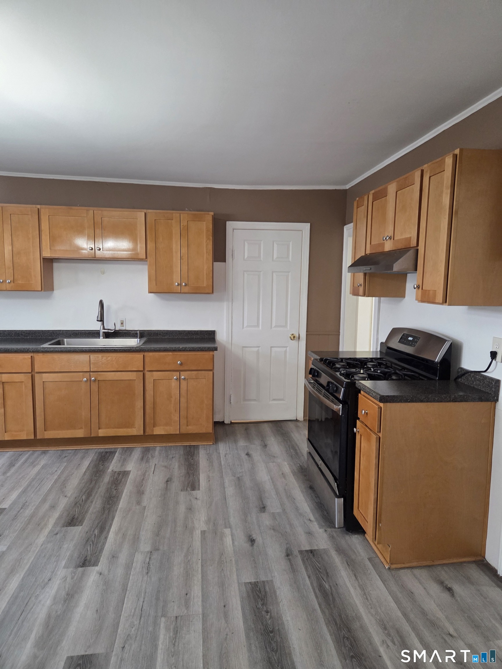 3 Botsford Street, Unit 2 Meriden, CT 06451 - Photo 4 of 27