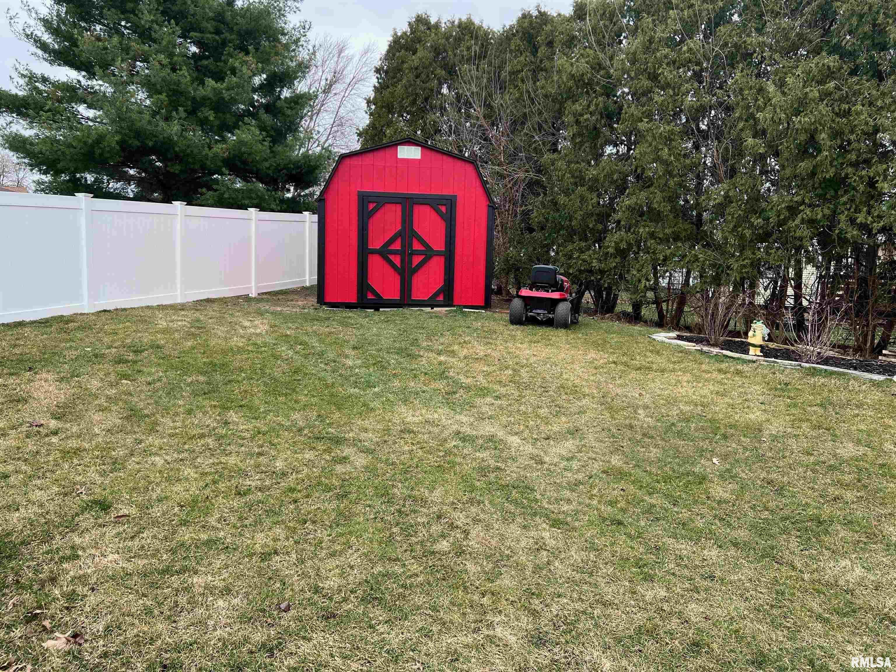 3527 Ridge Court Davenport, IA 52806 - Photo 36 of 37 Gallery Image 36