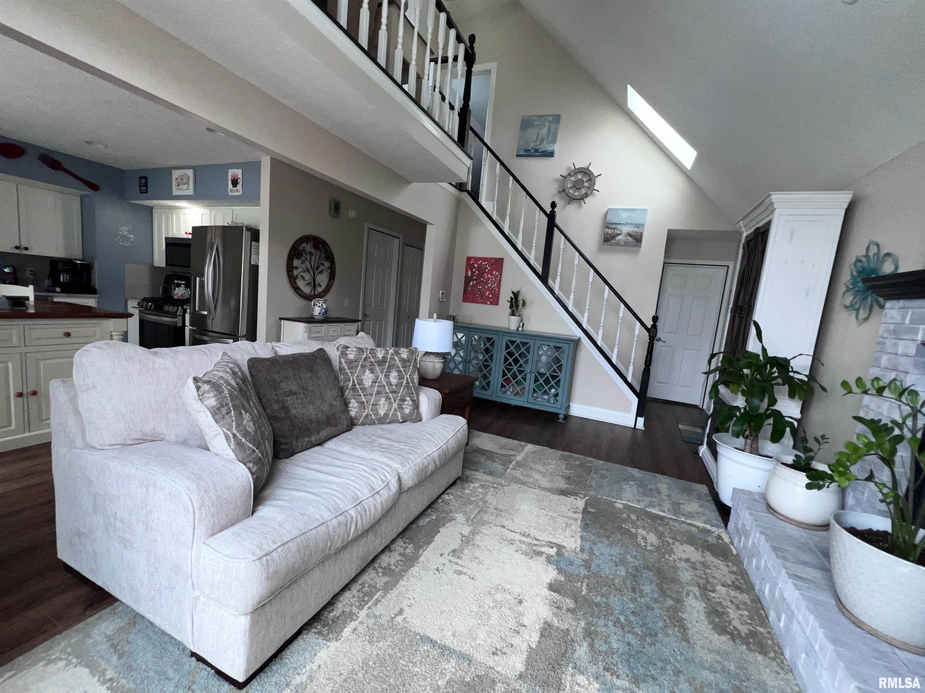 3527 Ridge Court Davenport, IA 52806 - Photo 6 of 37 Gallery Image 6