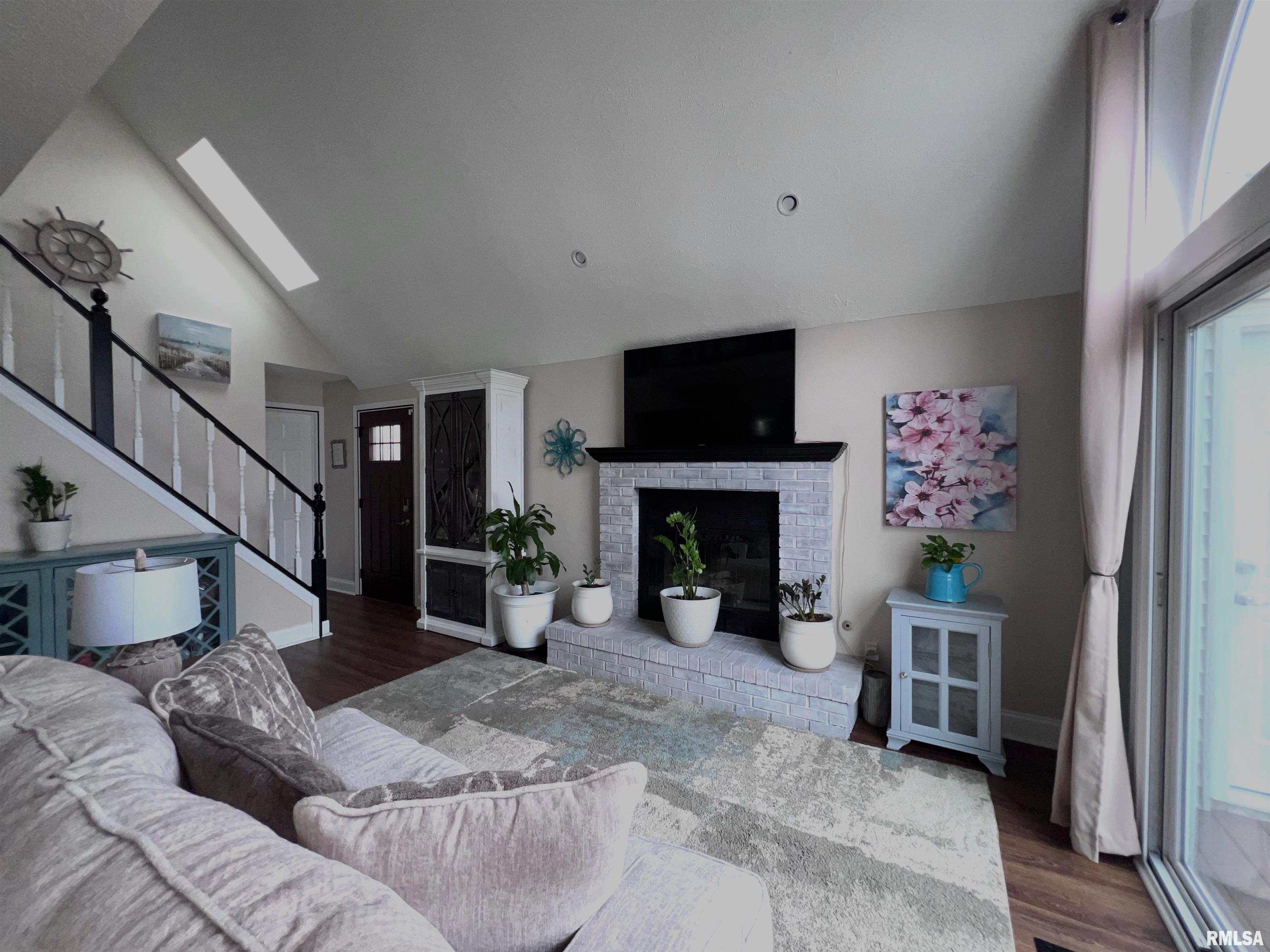 3527 Ridge Court Davenport, IA 52806 - Photo 7 of 37 Gallery Image 7