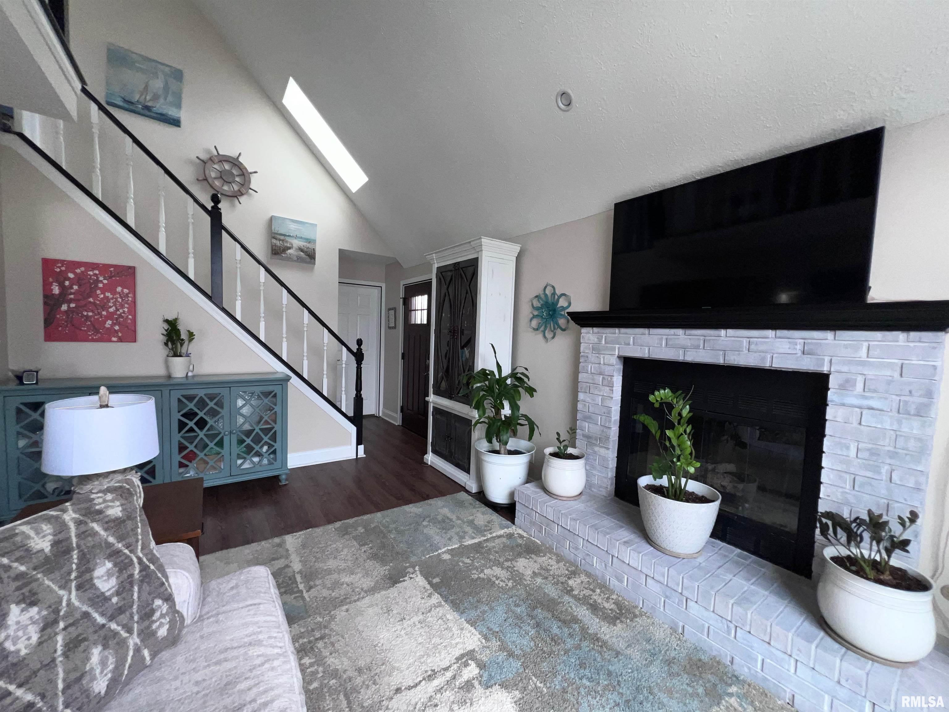 3527 Ridge Court Davenport, IA 52806 - Photo 8 of 37 Gallery Image 8