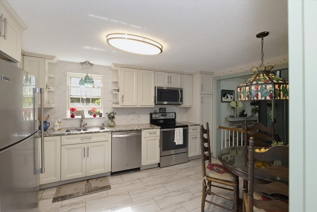69 Hall Street Dunstable, MA 01827 - Photo 18 of 40