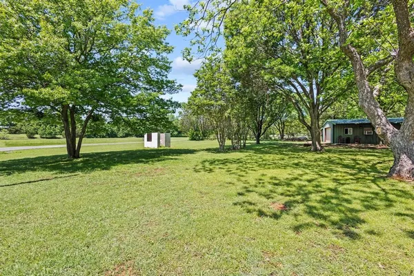 $464,000 | 336 Kirk Avenue, Pottsboro, TX 75076