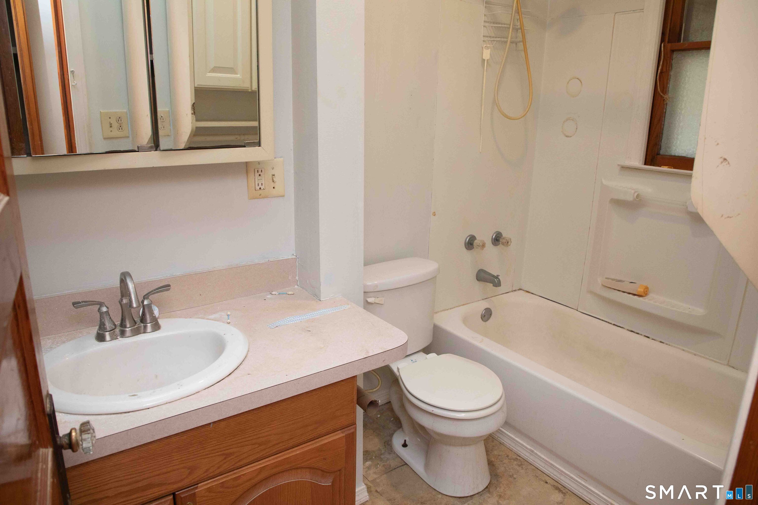 376 Broad Street New Britain, CT 06053 - Photo 16 of 39 First Floor Bathroom