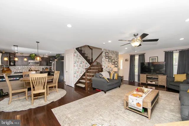 $565,500 | 11 Evergreen Road, Mount Laurel, NJ 08054