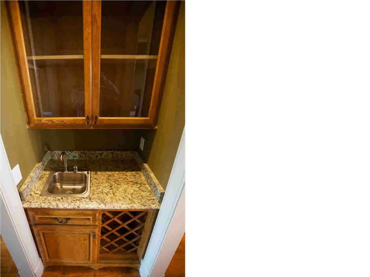 123 Lineage Lane Flowood, MS 39232 - Photo 12 of 39 Wine rack and dry bar!