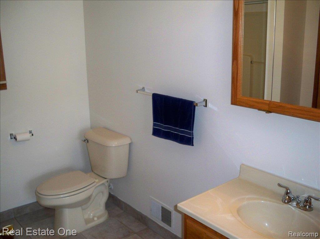 8671 Sashabaw Road Clarkston, MI 48348 - Photo 9 of 20 MASTER BATH