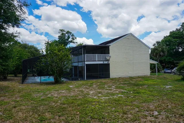 a view of a house with a yard