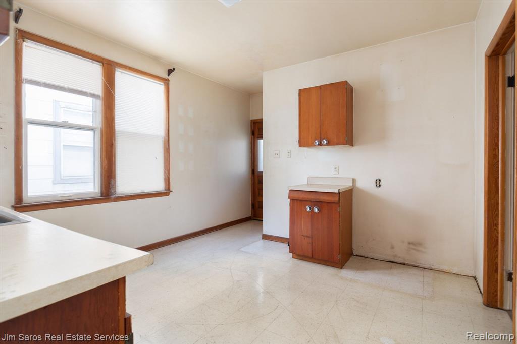 1471 Wayburn Street Grosse Pointe, MI 48230 - Photo 5 of 15