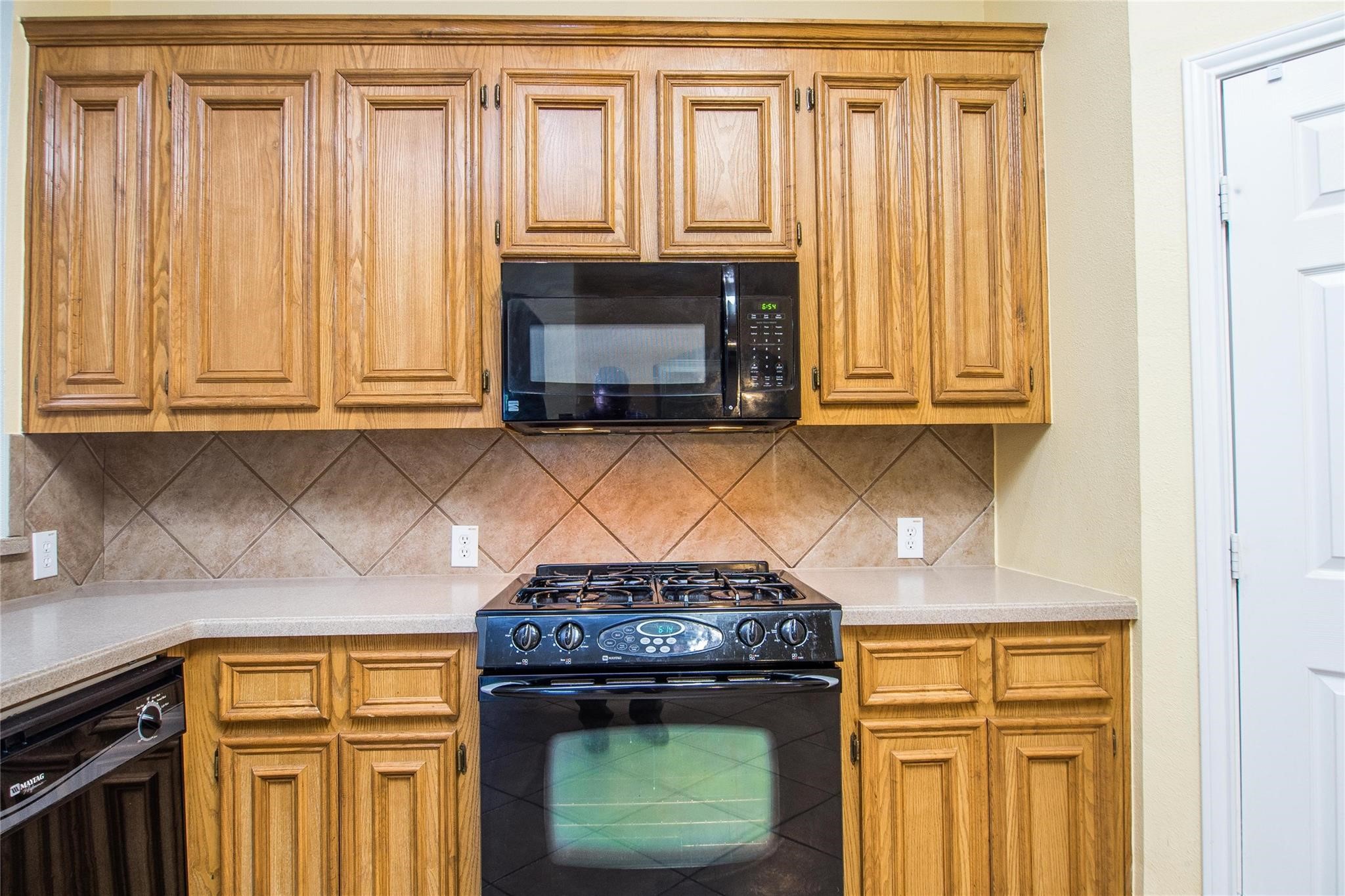 8847 Distant Woods Drive Houston, TX 77095 - Photo 15 of 26 a stove top oven sitting inside of a kitchen