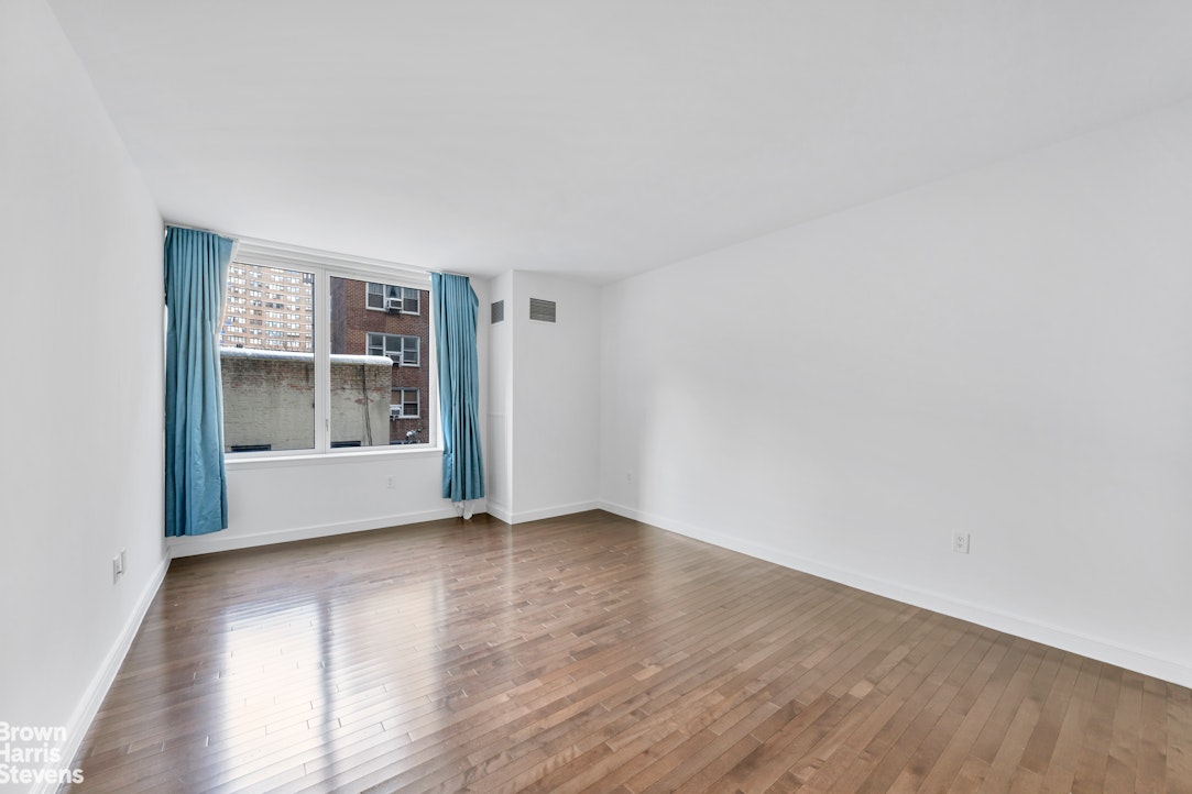 225 East 34th Street, Unit 5I Manhattan, NY 10016 - Photo 4 of 8