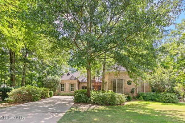 $655,000 | 131 Oakhurst Trail, Ridgeland, MS 39157