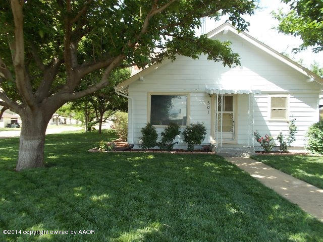 501 2nd Street Groom, TX 79039 - Photo 3 of 19 a front view of house with yard and green space