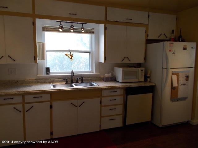 501 2nd Street Groom, TX 79039 - Photo 6 of 19 a kitchen with stainless steel appliances a sink cabinets and a refrigerator