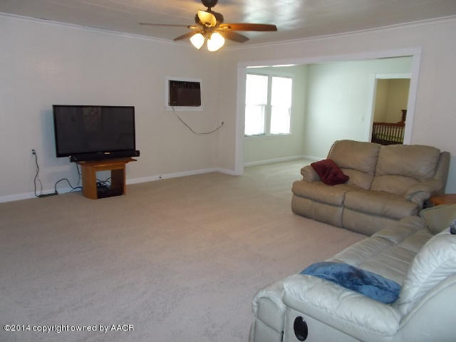 501 2nd Street Groom, TX 79039 - Photo 10 of 19 a living room with furniture and a flat screen tv