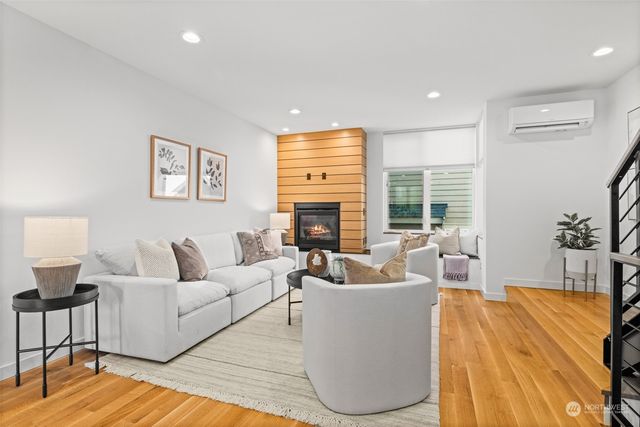 $850,000 | 2314 Thorndyke Avenue West, Unit D, Seattle, WA 98199