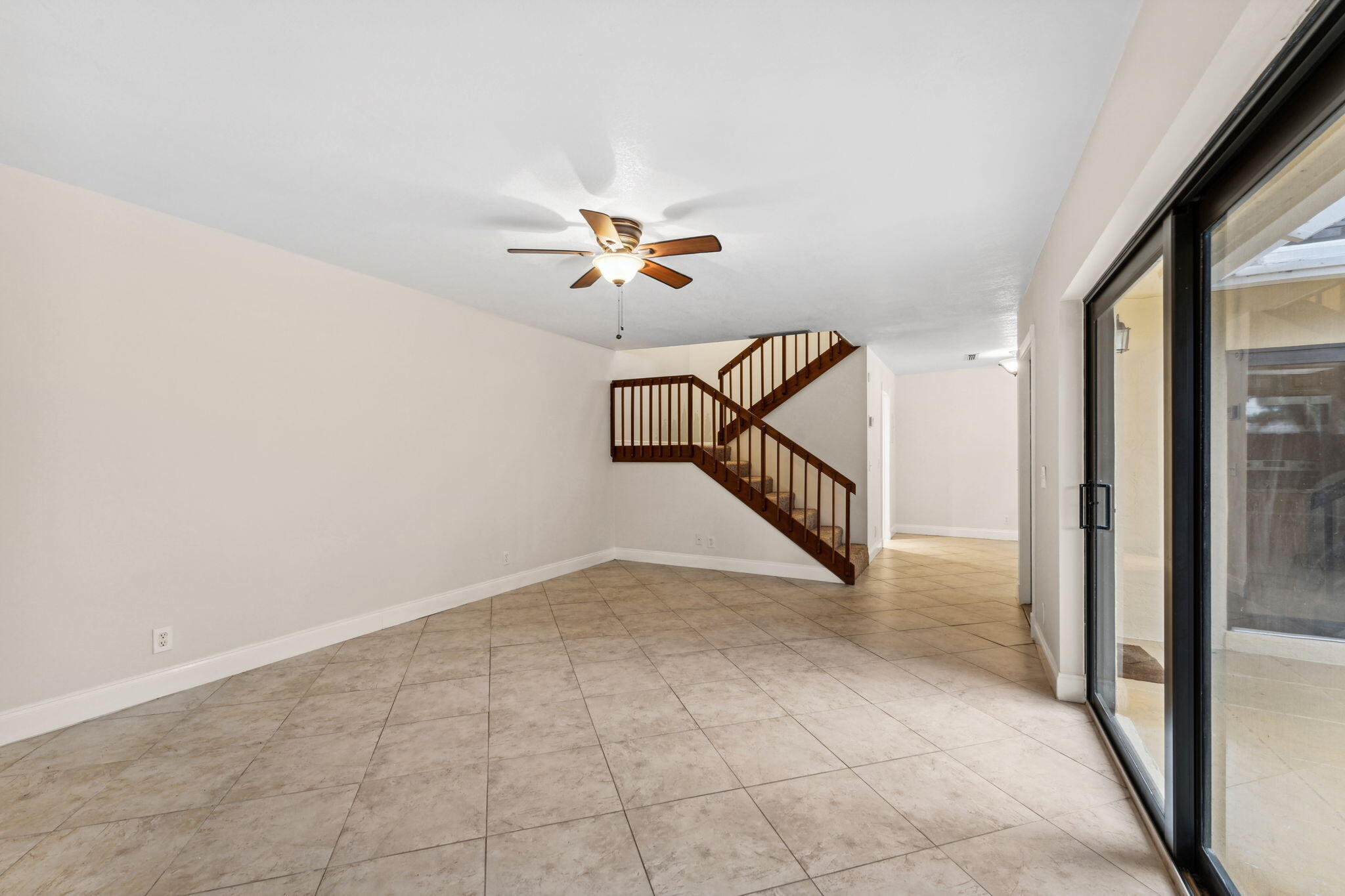 2438 Waterside Drive Lake Worth, FL 33461 - Photo 6 of 26 a view of entryway