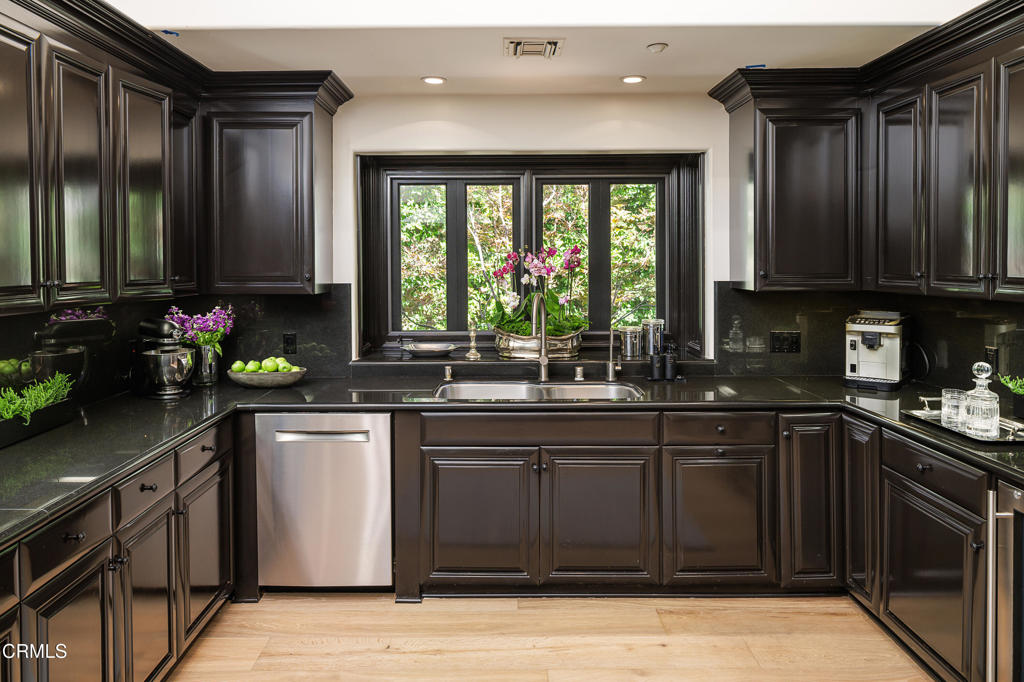 1475 Rutherford Drive Pasadena, CA 91103 - Photo 18 of 53 069-Kitchen 3