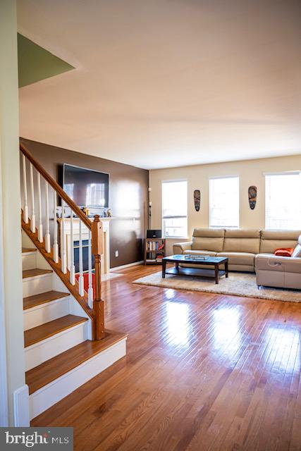 1214 Waterview Way Baltimore, MD 21221 - Photo 16 of 43 Living room area