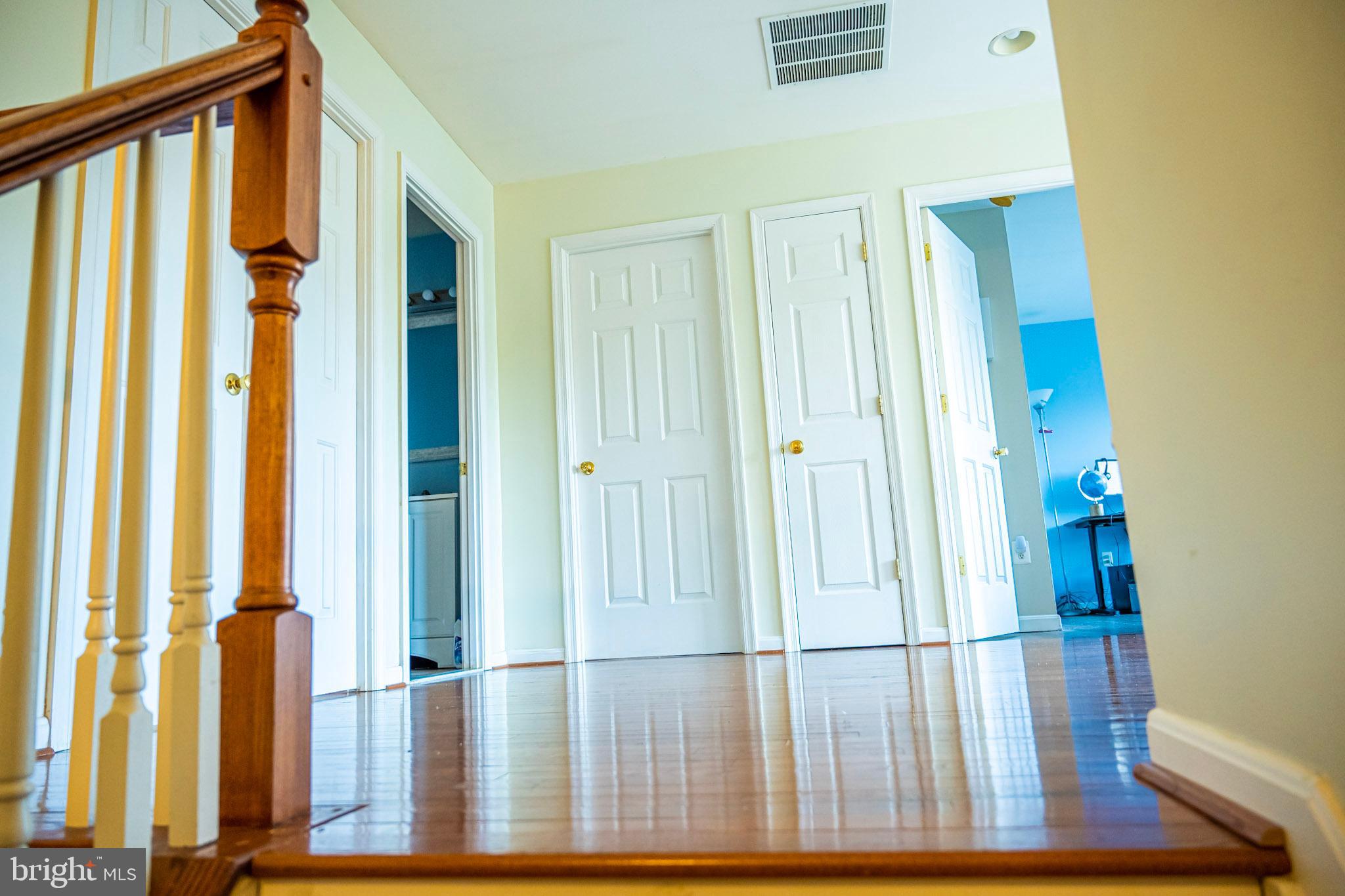 1214 Waterview Way Baltimore, MD 21221 - Photo 20 of 43 Upstairs hallway area