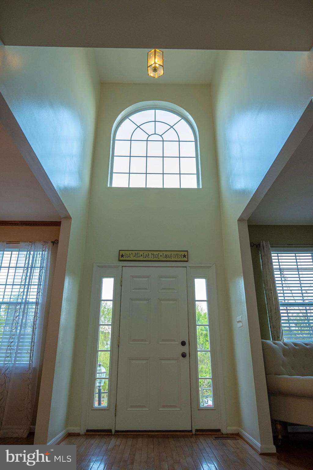 1214 Waterview Way Baltimore, MD 21221 - Photo 4 of 43 Main foyer area