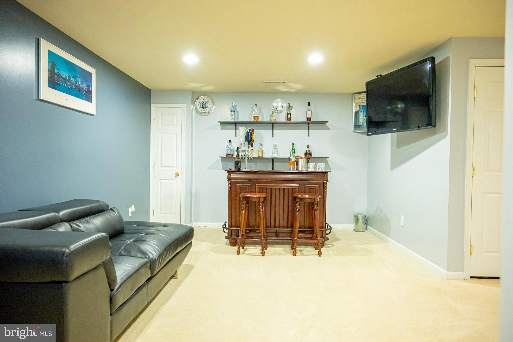 1214 Waterview Way Baltimore, MD 21221 - Photo 37 of 43 Basement bar area