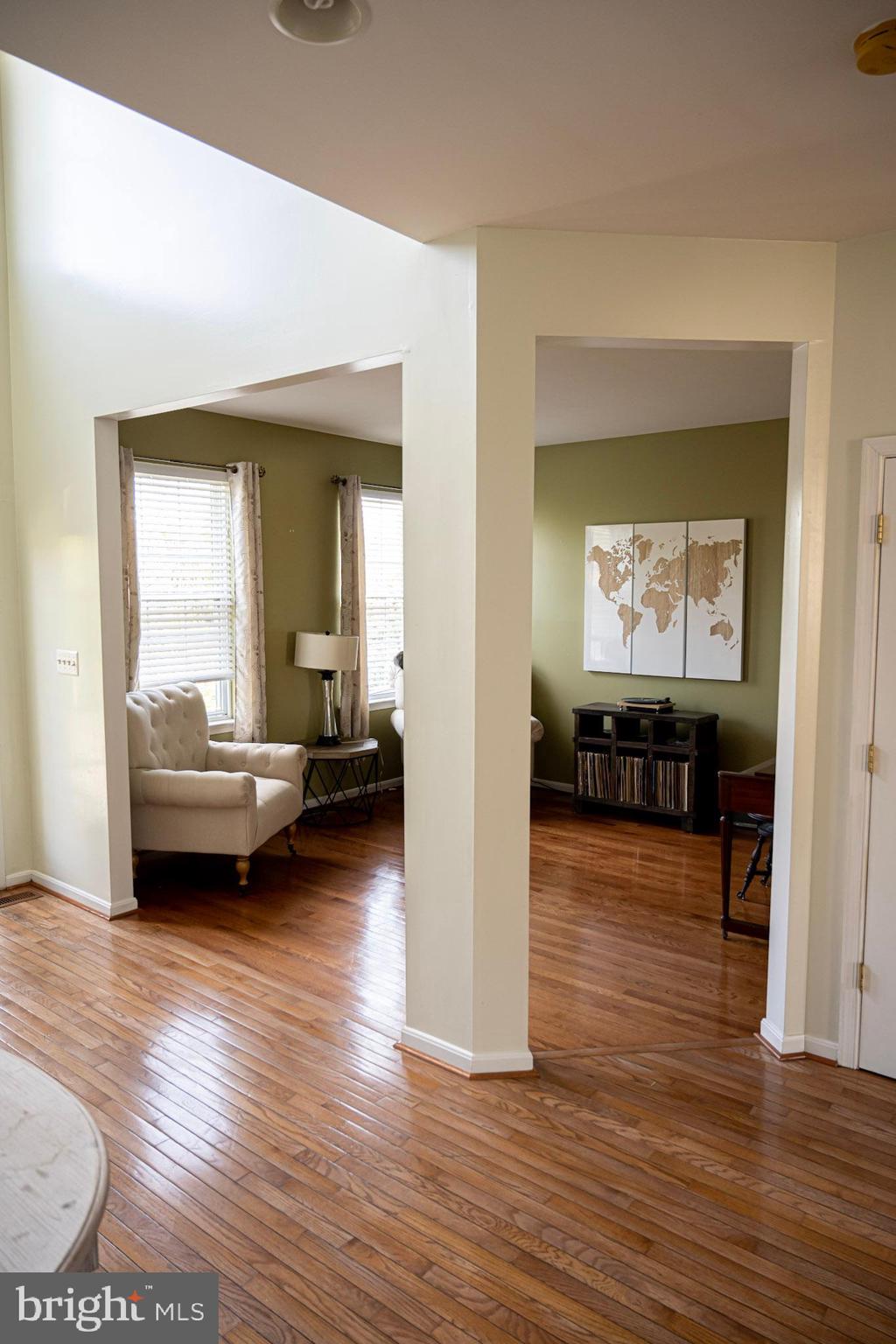 1214 Waterview Way Baltimore, MD 21221 - Photo 7 of 43 Main foyer area