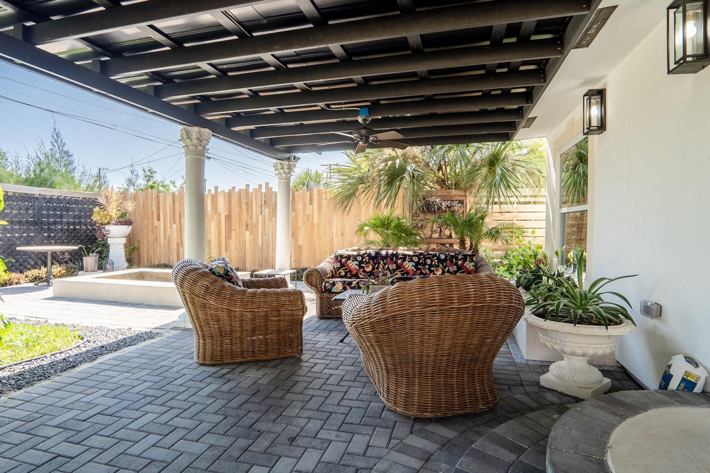 507 Minnesota Street Lantana, FL 33462 - Photo 22 of 28 sitting area