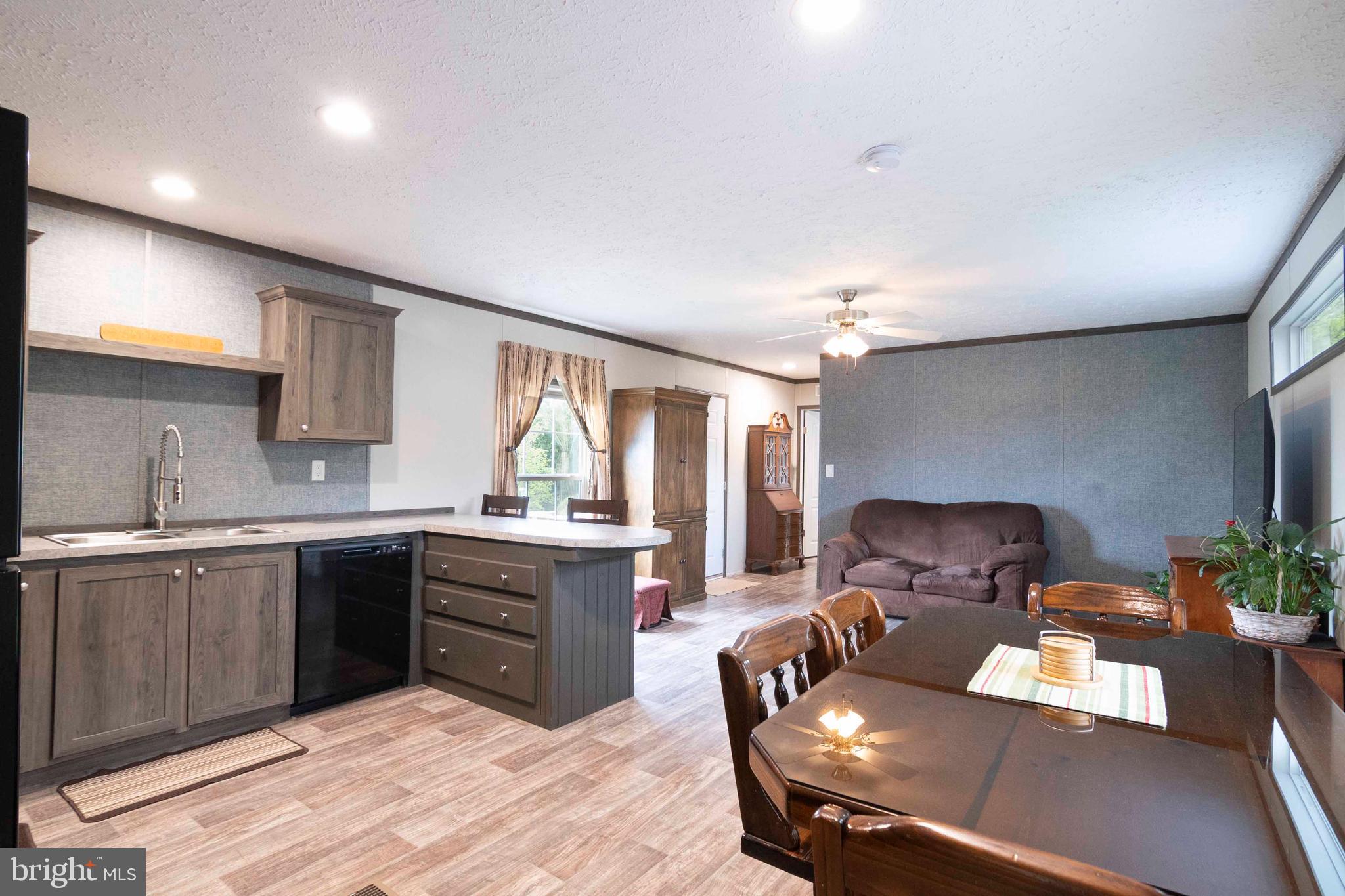 246 Zepp Road Maurertown, VA 22644 - Photo 12 of 36 Kitchen / Family Room combo