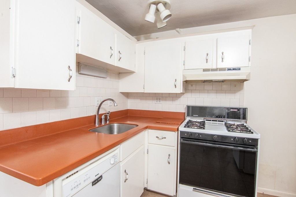 88 Durham Road, Unit 88 Dedham, MA 02026 - Photo 8 of 20