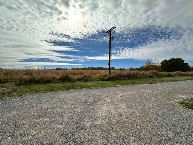 a house view with backyard space