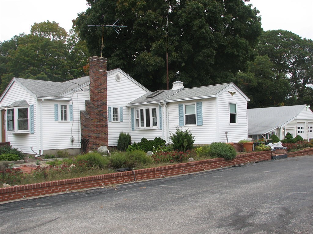 109 Curran Road Cumberland, RI 02864 - Photo 3 of 25 Gallery Image 3