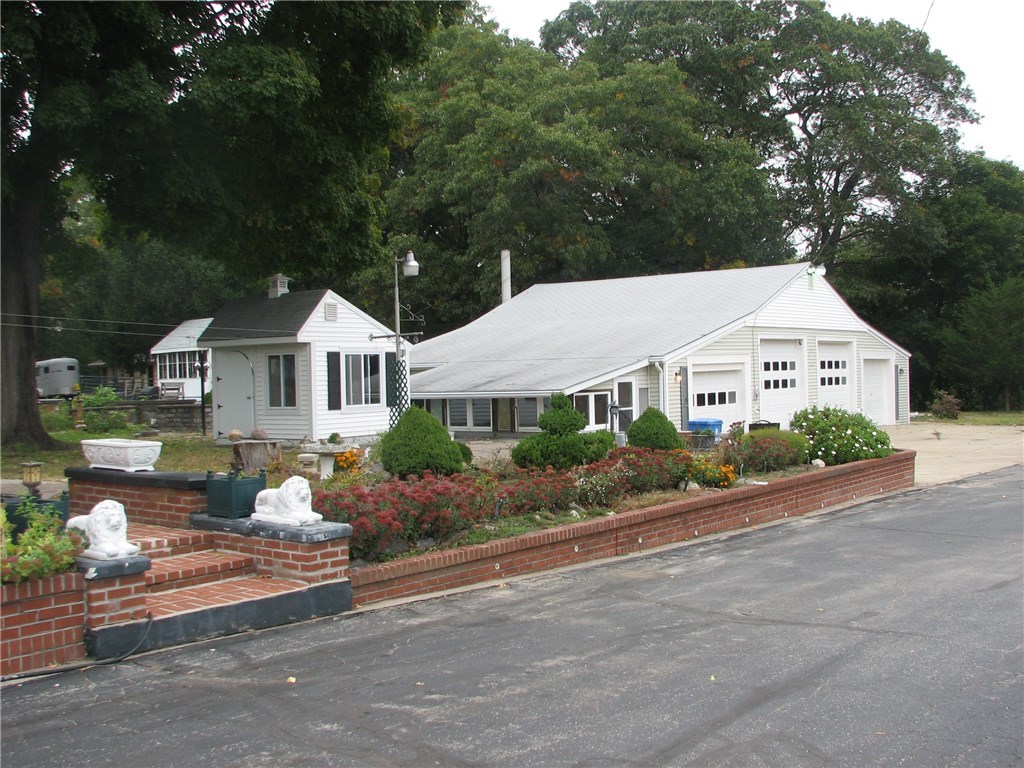 109 Curran Road Cumberland, RI 02864 - Photo 4 of 25 Gallery Image 4
