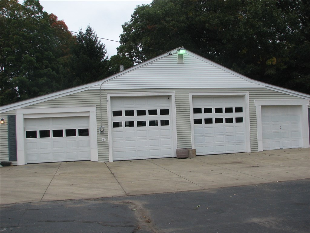 109 Curran Road Cumberland, RI 02864 - Photo 5 of 25 Gallery Image 5