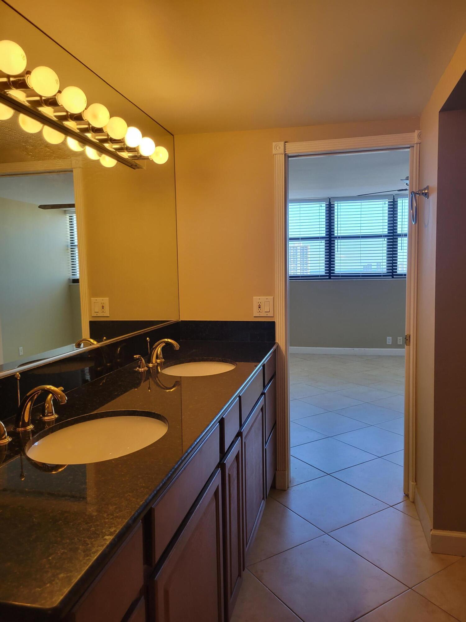 336 Golfview Road, Unit 1105 North Palm Beach, FL 33408 - Photo 11 of 23 Master bathroom