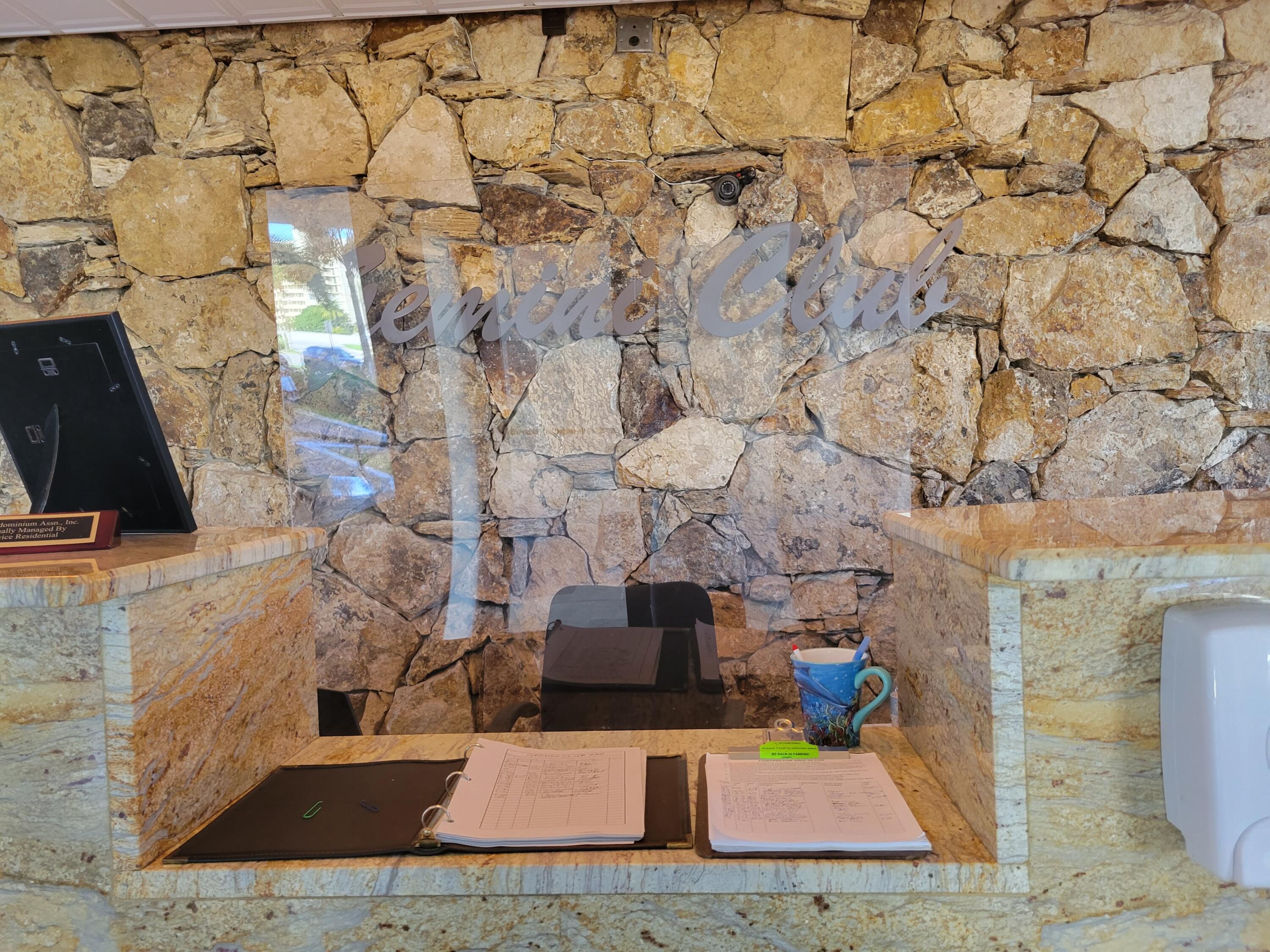 336 Golfview Road, Unit 1105 North Palm Beach, FL 33408 - Photo 5 of 23 LOBBY