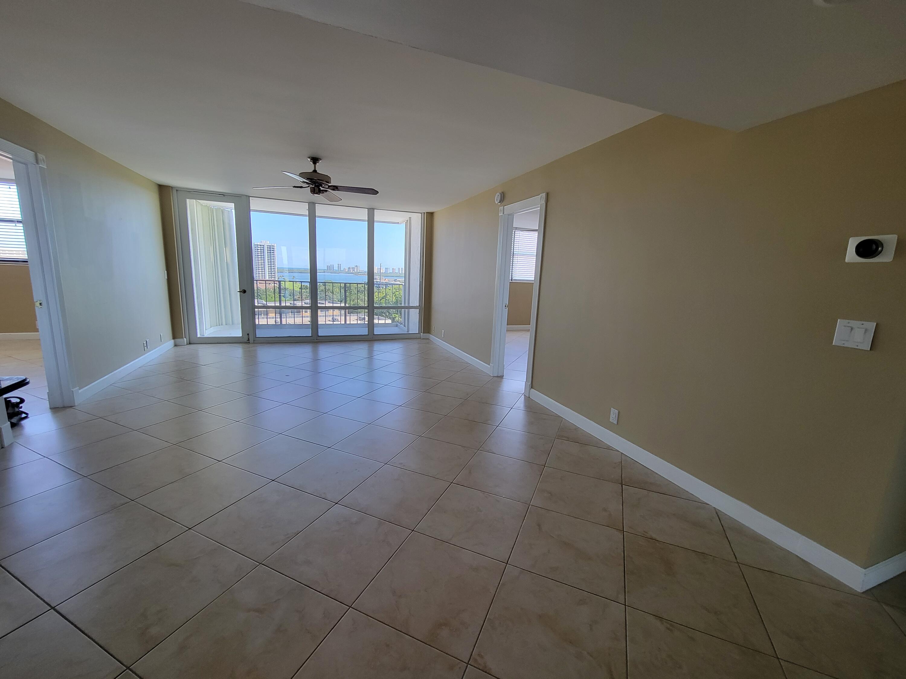 336 Golfview Road, Unit 1105 North Palm Beach, FL 33408 - Photo 7 of 23 Living room