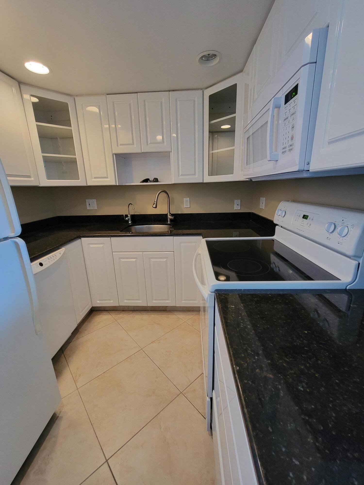 336 Golfview Road, Unit 1105 North Palm Beach, FL 33408 - Photo 8 of 23 Kitchen