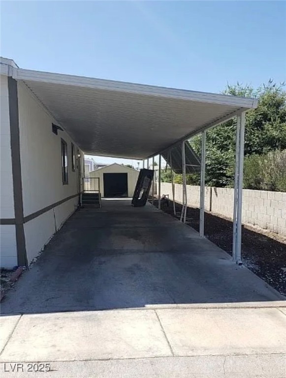 5533 Tres Piedras Road Las Vegas, NV 89122 - Photo 3 of 34